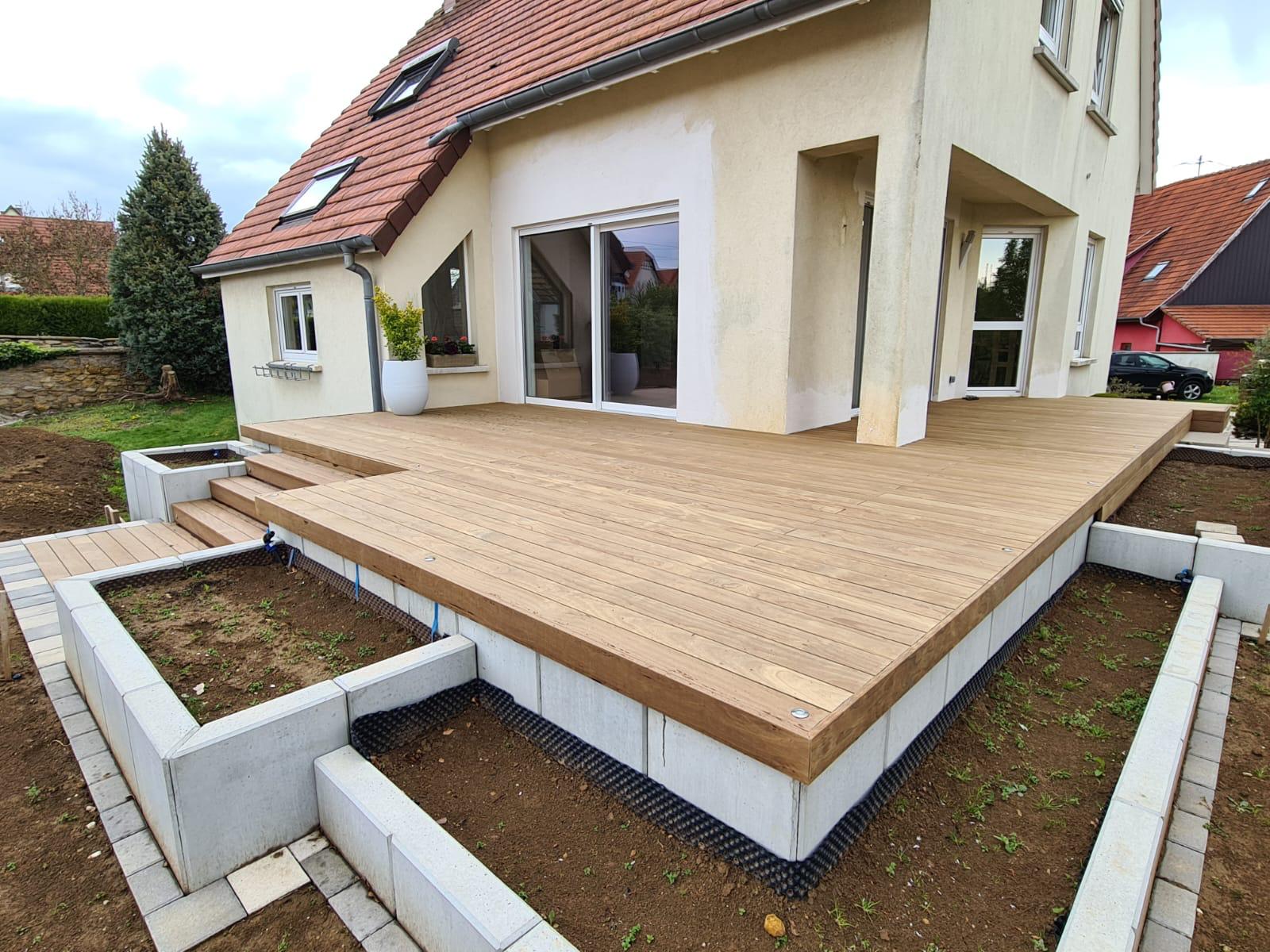 Terrasse en bois de Kebony avec escalier et éclairage LED – Wittersheim (67)